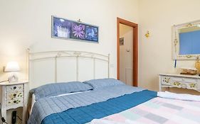 Coastal Heaven, Spacious Apartment Near The Beach